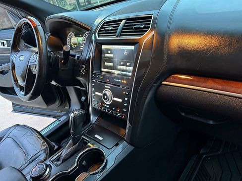 Used 2016 Ford Explorer Platinum image 28