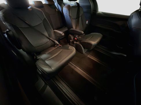 Used 2022 Toyota Sienna XSE FWD image 14