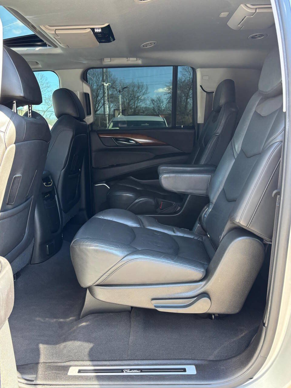 Used 2019 Cadillac Escalade ESV Luxury w/ LPO, Radiant Package AWD/4WD image 13