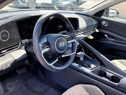 Certified 2025 Hyundai Elantra SEL image 9