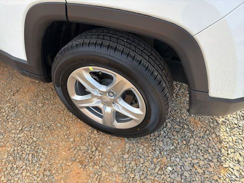 Used 2023 Jeep Compass Sport image 6