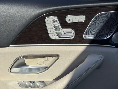 Used 2021 Mercedes-Benz GLS 450 4MATIC image 22