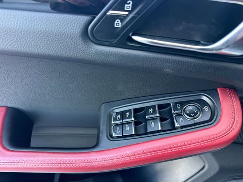 Used 2022 Porsche Macan S AWD/4WD image 12