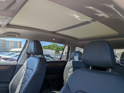 New 2026 Volkswagen Atlas SE FWD image 16