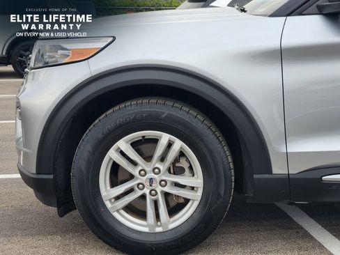 Used 2024 Ford Explorer XLT w/ Equipment Group 202A RWD image 9