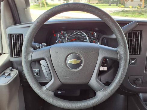 Used 2025 Chevrolet Express 3500 LT w/ LT Preferred Equipment Group RWD image 21