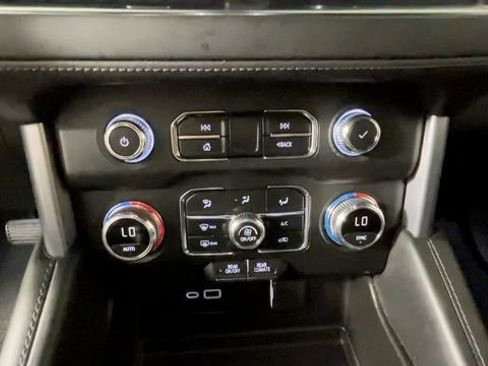 Used 2022 GMC Yukon SLE w/ Gmc Pro Safety Plus Package AWD/4WD image 30