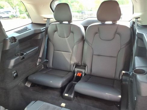 Used 2019 Volvo XC90 T5 Momentum w/ Protection Package AWD/4WD image 9