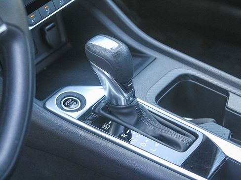 Used 2024 Nissan Sentra SV FWD image 18