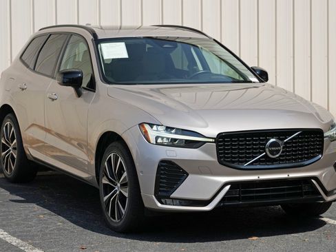 Used 2023 Volvo XC60 B5 Plus AWD/4WD image 55