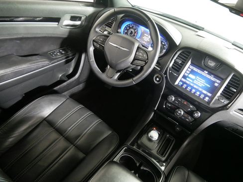 Used 2018 Chrysler 300 S AWD/4WD image 9