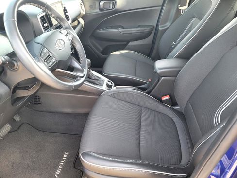 Certified 2025 Hyundai Venue Limited image 16