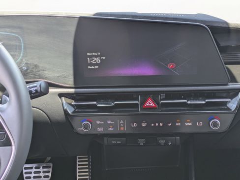 Used 2025 Kia Niro EX Touring FWD image 19