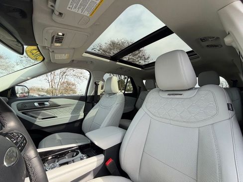 Certified 2025 Ford Explorer Platinum w/ Ultimate Package image 13