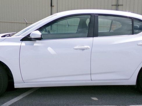 Used 2025 Nissan Sentra SV FWD image 2