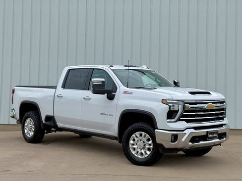 Used 2024 Chevrolet Silverado 2500 LTZ w/ LTZ Plus Package AWD/4WD image 8