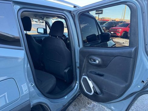 Used 2018 Jeep Renegade Latitude image 42