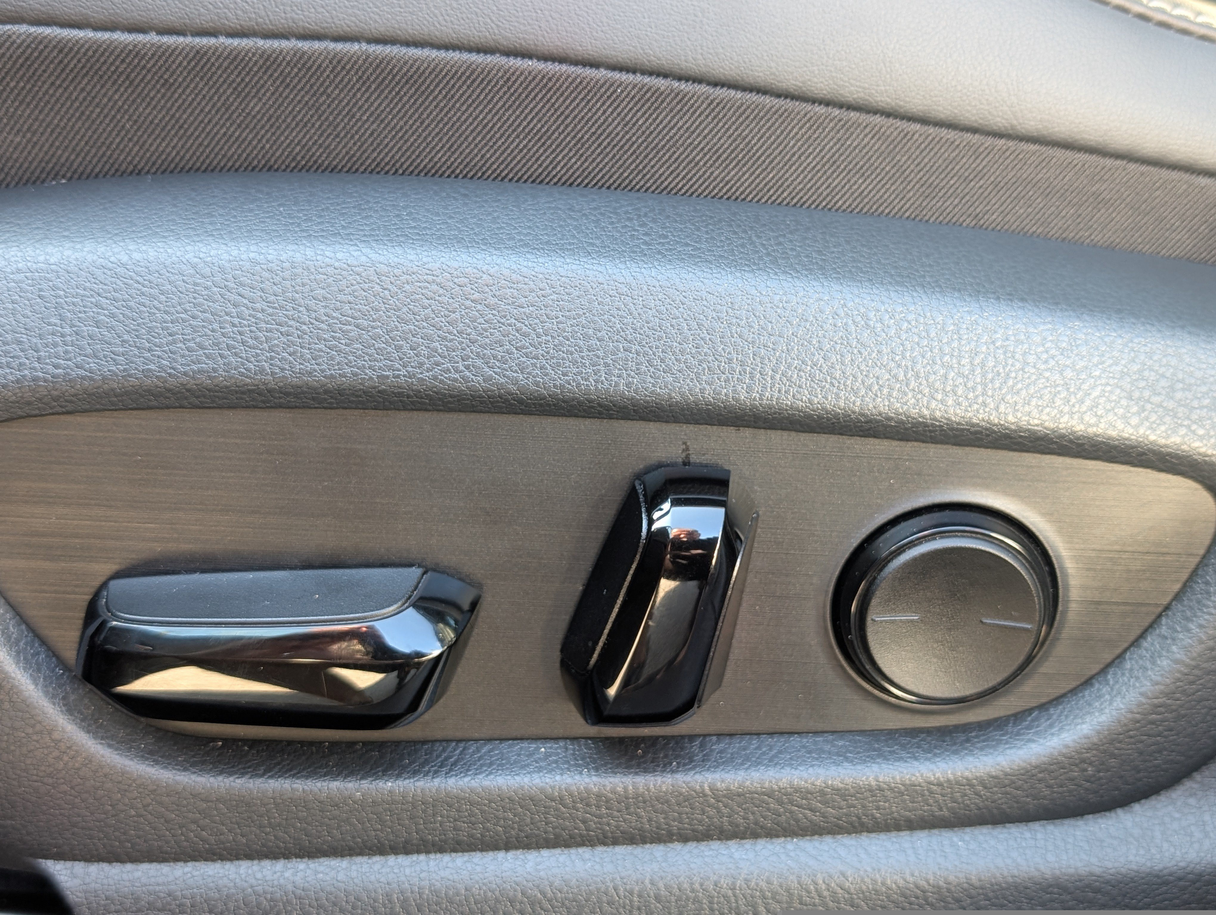 Used 2025 Lexus UX 300h AWD w/ Cold Area Package image 21