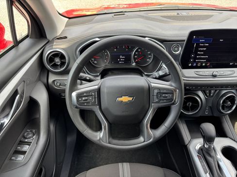 Used 2025 Chevrolet Blazer LT FWD image 36