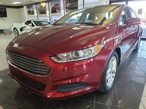 Used 2014 Ford Fusion SE image 2