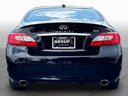 Used 2011 INFINITI M37 w/ Premium Pkg RWD image 4
