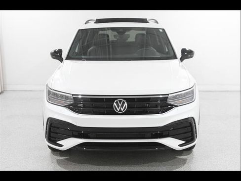 Certified 2023 Volkswagen Tiguan SE R-Line AWD/4WD image 2