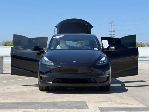 Used 2023 Tesla Model Y Long Range AWD/4WD image 27
