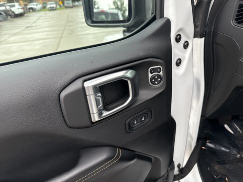 Used 2024 Jeep Wrangler Unlimited Sahara AWD/4WD image 14