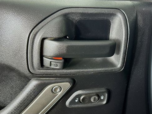 Used 2015 Jeep Wrangler Unlimited Sport image 21