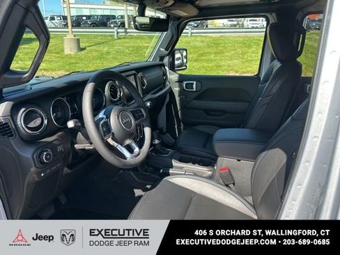 Used 2023 Jeep Wrangler Unlimited Rubicon 4xe w/ Cold Weather Group AWD/4WD image 8