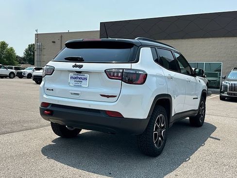 Used 2025 Jeep Compass Trailhawk AWD/4WD image 6