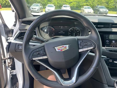 Certified 2025 Cadillac XT6 Luxury FWD image 10