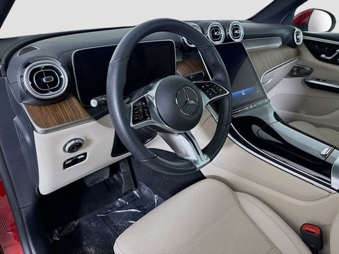 Used 2023 Mercedes-Benz GLC 300 4MATIC image 9