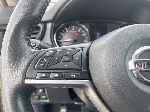 Used 2020 Nissan Rogue SV image 29