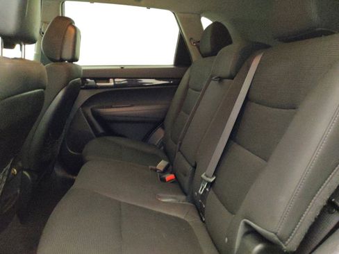 Used 2014 Kia Sorento LX image 18