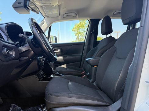 Used 2019 Jeep Renegade Altitude w/ Quick Order Package 2XM image 16