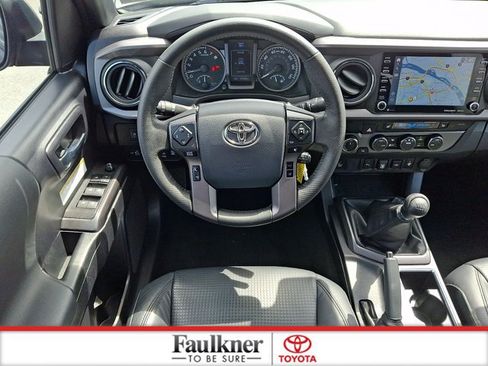 Used 2020 Toyota Tacoma TRD Off-Road w/ TRD Premium Off Road Package AWD/4WD image 11