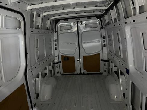 Used 2018 Mercedes-Benz Sprinter 2500 image 40