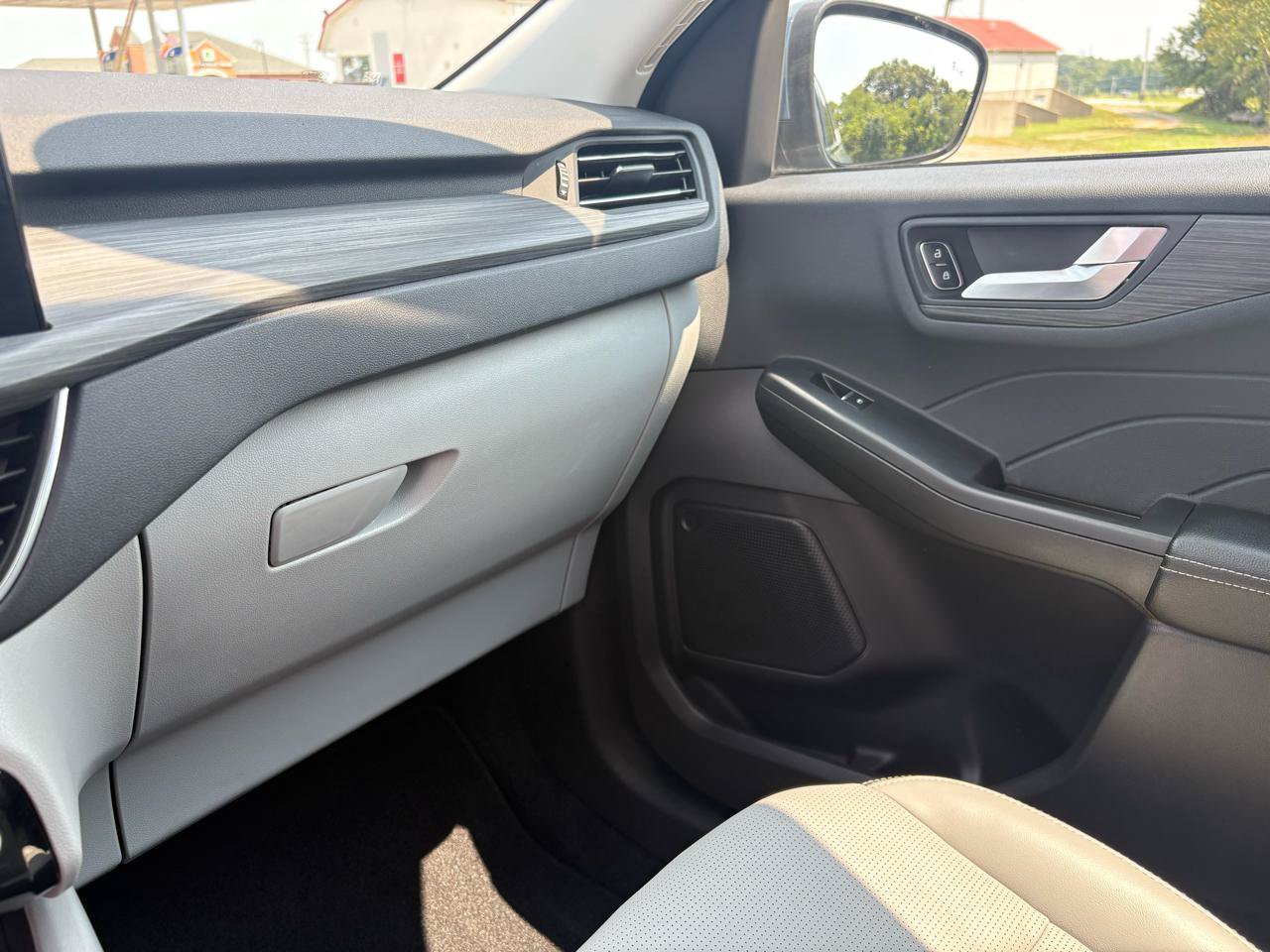 Used 2024 Ford Escape Platinum AWD/4WD image 21