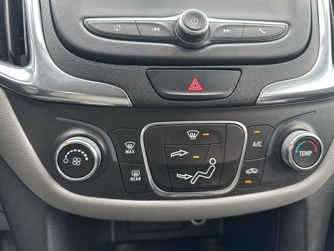 Used 2020 Chevrolet Equinox LT image 18