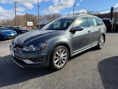 Used 2017 Volkswagen Golf Alltrack S image 6