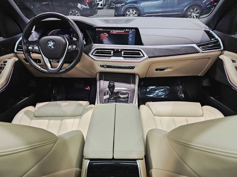 Used 2022 BMW X5 xDrive40i w/ Parking Assistance Package image 10