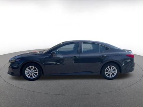 Used 2025 Toyota Camry LE image 8