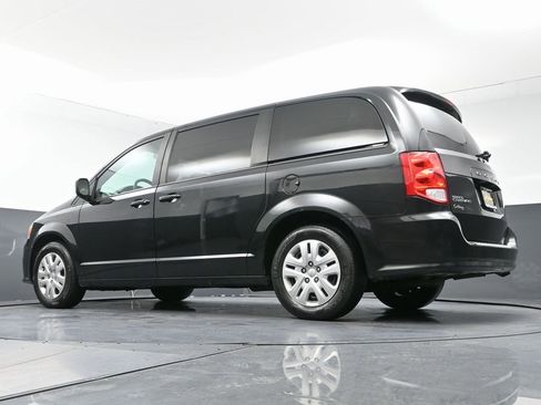 Used 2018 Dodge Grand Caravan SE w/ UConnect Hands-Free Group image 48