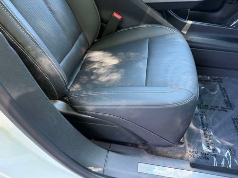 Used 2025 Cadillac Lyriq Luxury AWD/4WD image 15
