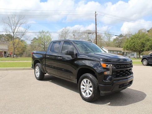 Used 2025 Chevrolet Silverado 1500 Custom AWD/4WD image 3
