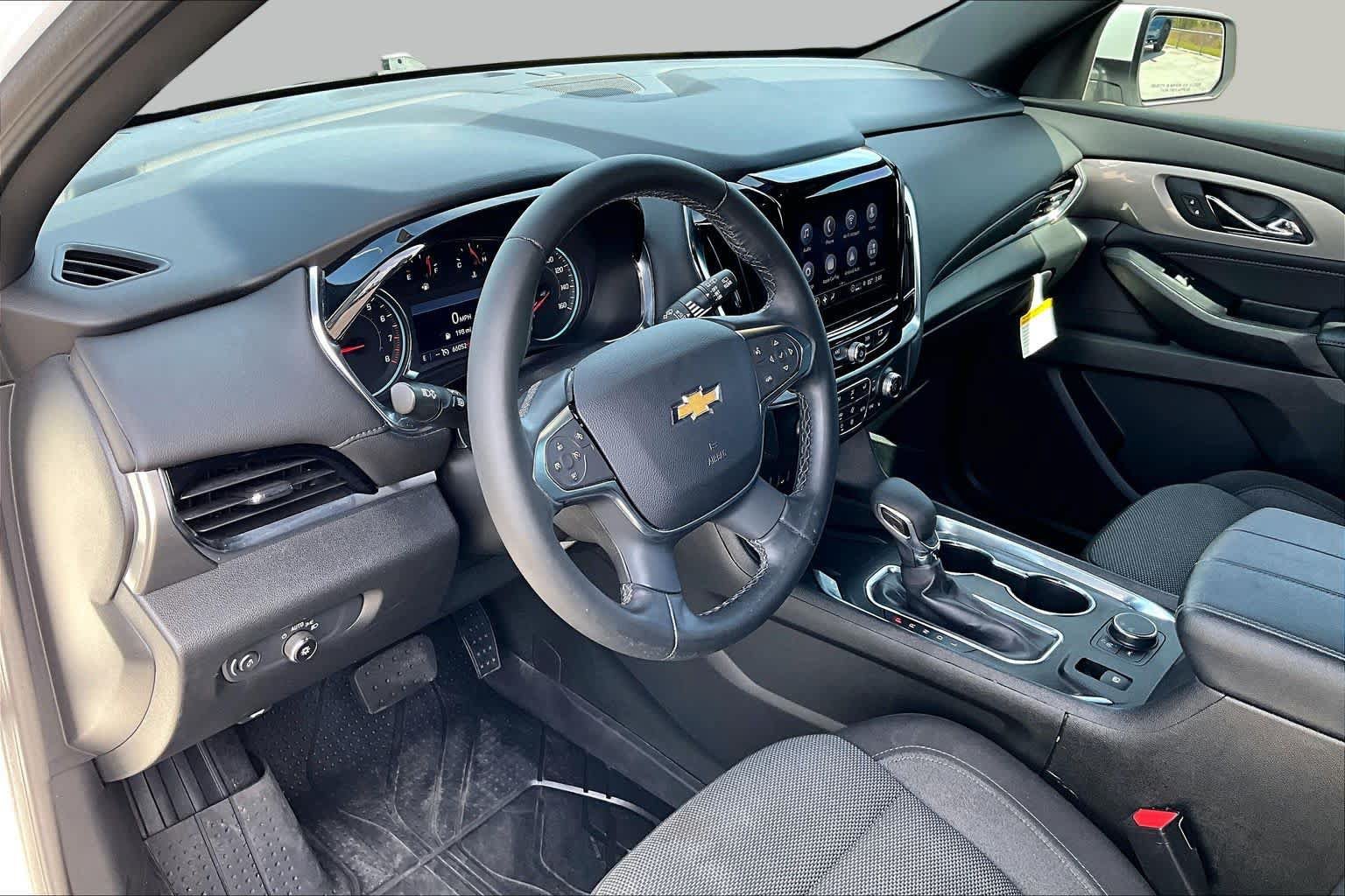 Used 2023 Chevrolet Traverse LT FWD image 32