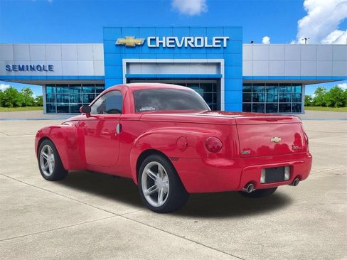 Used 2005 Chevrolet SSR w/ Preferred Equipment Group RWD image 3