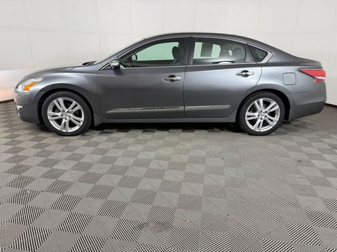 Used 2015 Nissan Altima 3.5 SL FWD image 2