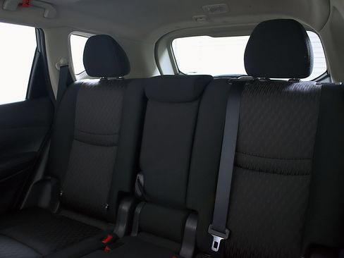 Used 2019 Nissan Rogue SV w/ Sun & Sound Touring Package AWD/4WD image 22
